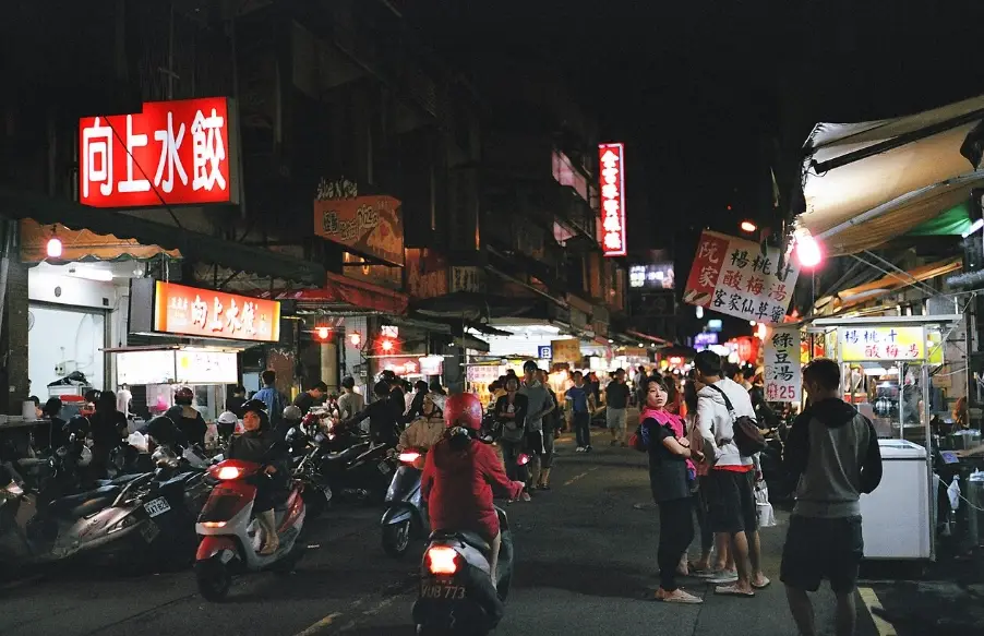 台中向上市場：在地人帶路必吃美食與採購指南